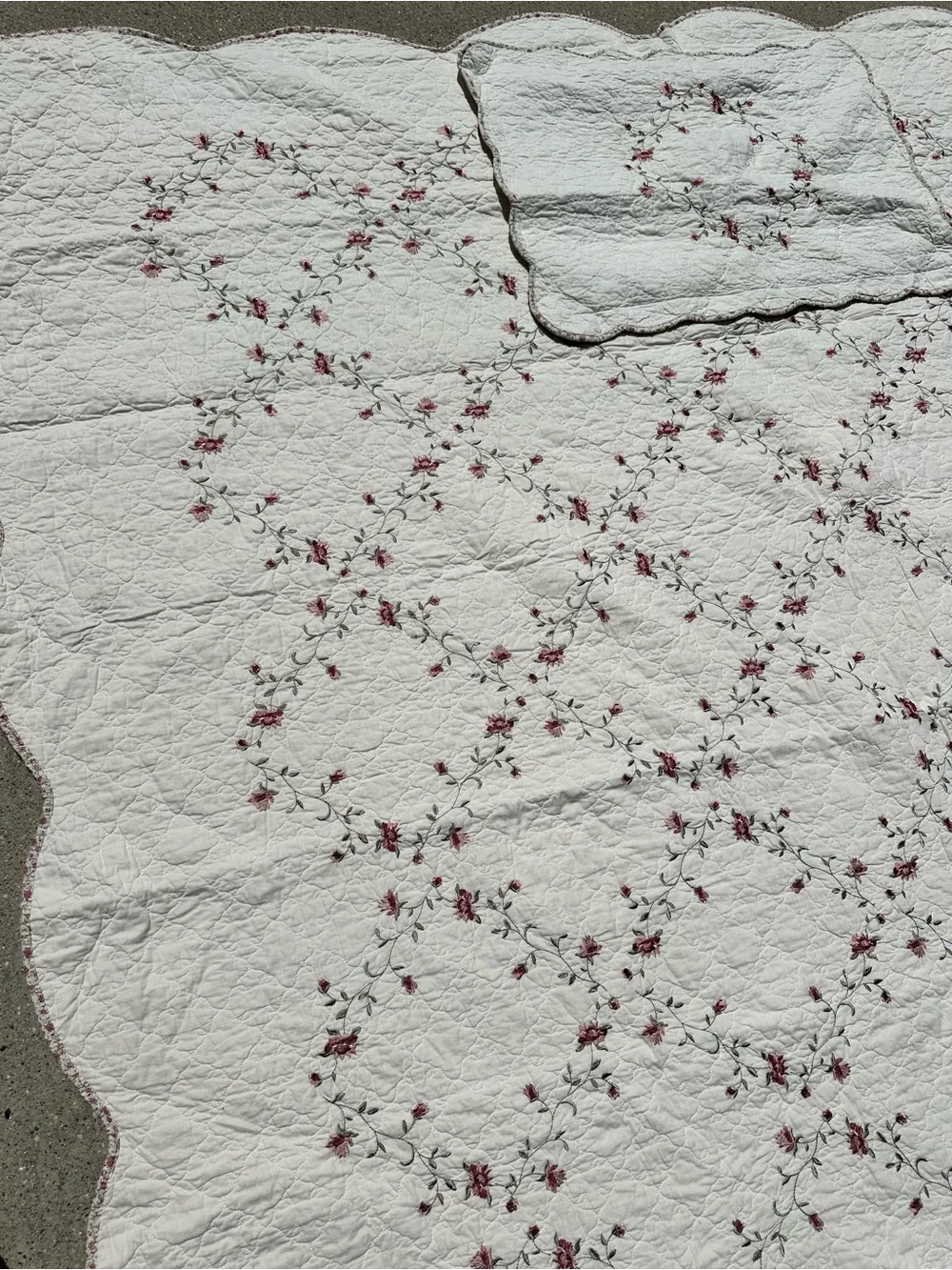 Classic Creamy White Floral Embroidered Quilt Set 1 Pillow Sham Hannalore Cotton